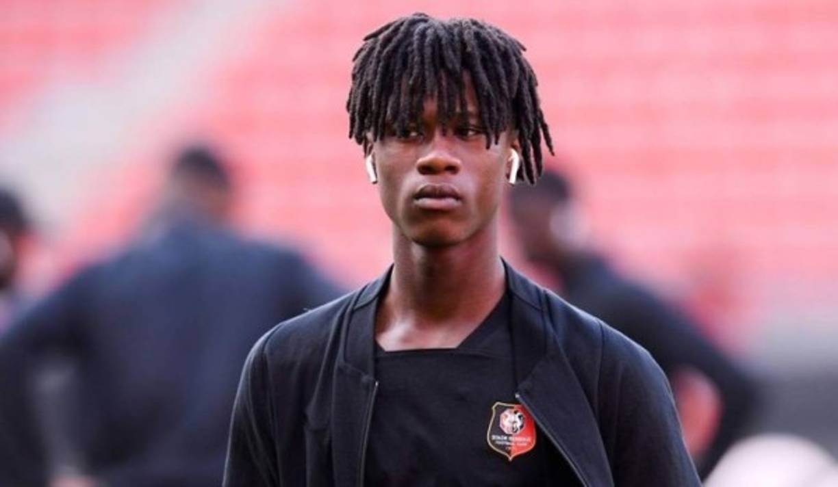 Eduardo Camavinga: Centrocampista angoleño de 17 años de edad que destaca en el Rennes de la Ligue 1 de Francia. El volante sigue estando en la mira del Real Madrid y no se descarta que se une al cuadro blanco en el 2021.
