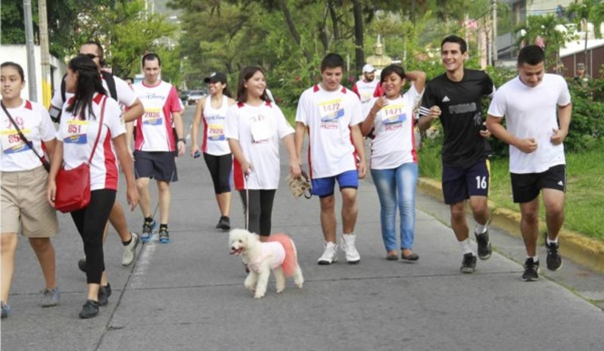 Esta familia llevó a su respectiva mascota.