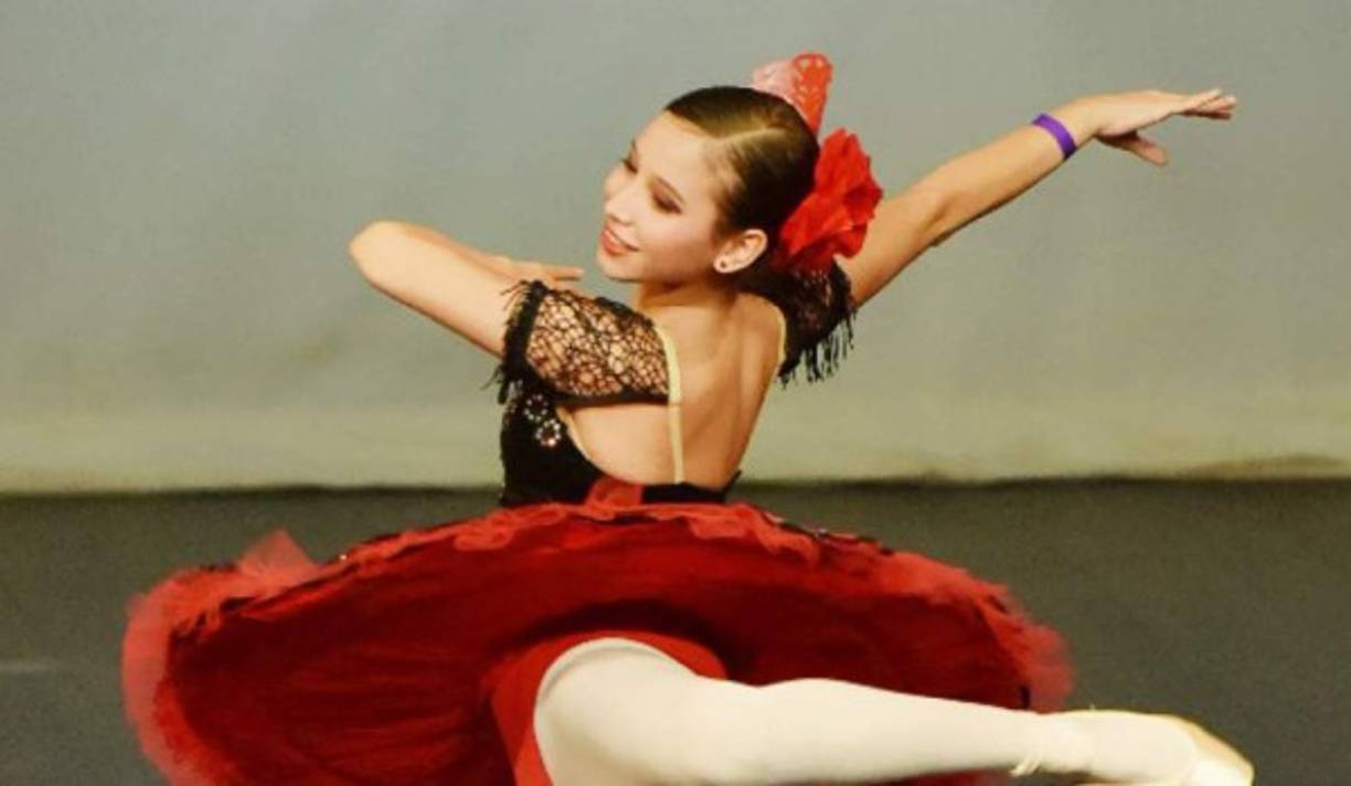 Mayra Mazariegos ganó una medalla platino en ballet.