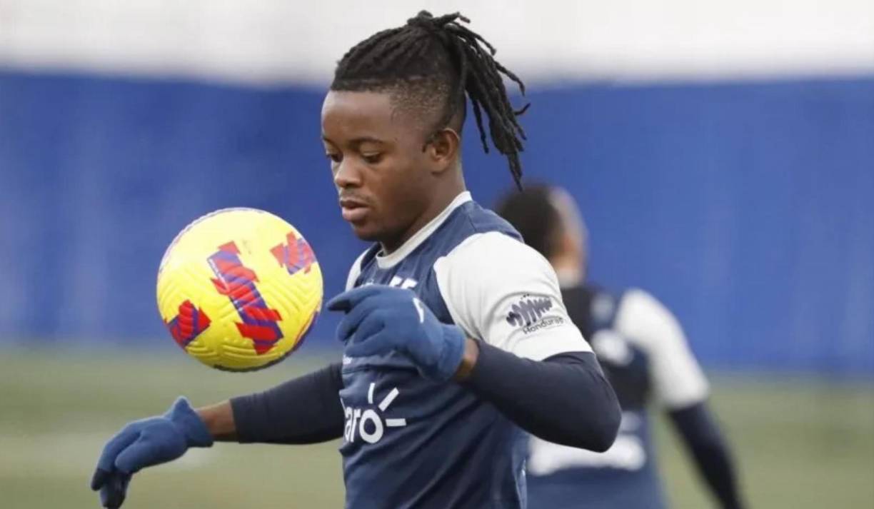 “El señor Quaye, futbolista hondureño de 24 años, dio positivo por clostebol al término de un partido de clasificación para la Copa Mundial de la FIFA Catar 2022 disputado el pasado 2 de febrero”, informó el organismo rector del fútbol mundial.