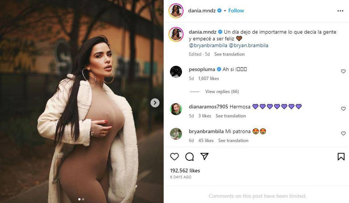 Incluso Peso Pluma le ha dejado algunos comentarios en sus fotografías. 
