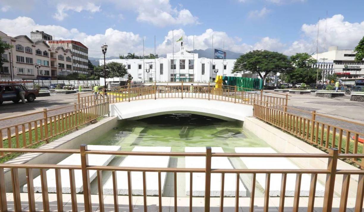 Según sus familiares, alrededor de las 5:00 p.m. del mismo día, Francis pidió a un familiar que lo llevara al parque central para realizar una gestión: retirar dinero y recibir algunos documentos importantes.