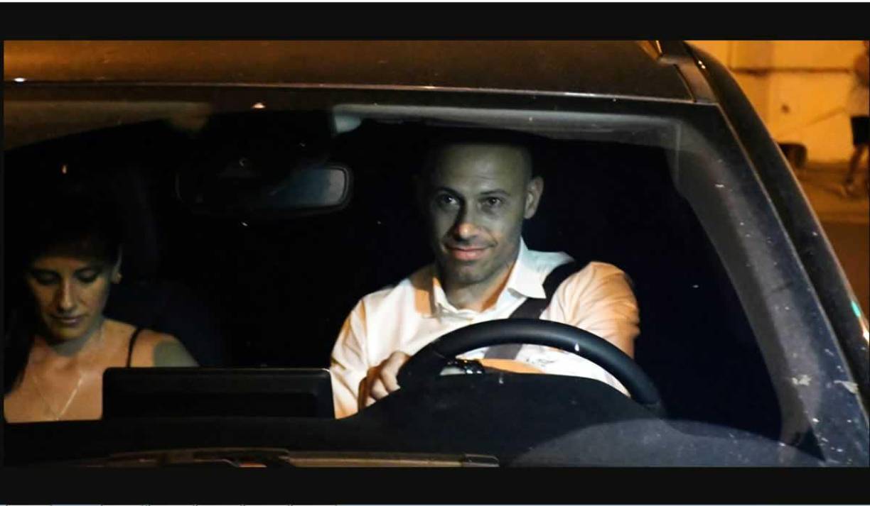 La llegada del exjugador Javier Mascherano a la fiesta de Messi en el hotel City Center de Rosario.