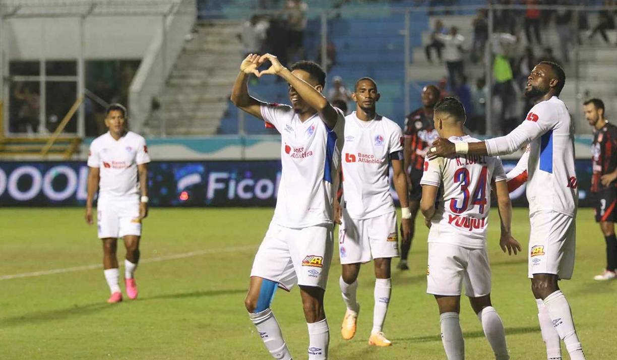 El Vida estaba en la lona y Yan Maciel, con toque exquisito de zurda cruzó el arco cocotero y endosó el quinto de Olimpia en una soñada de un equipo que venía de ser eliminado en Copa Centroamericana. 