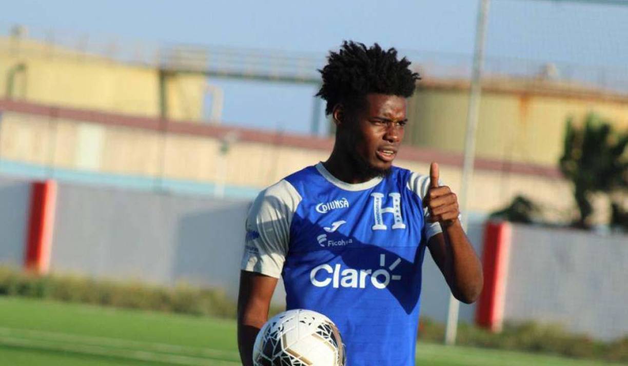 Maylor Núñez: Estará como lateral por la banda derecha.