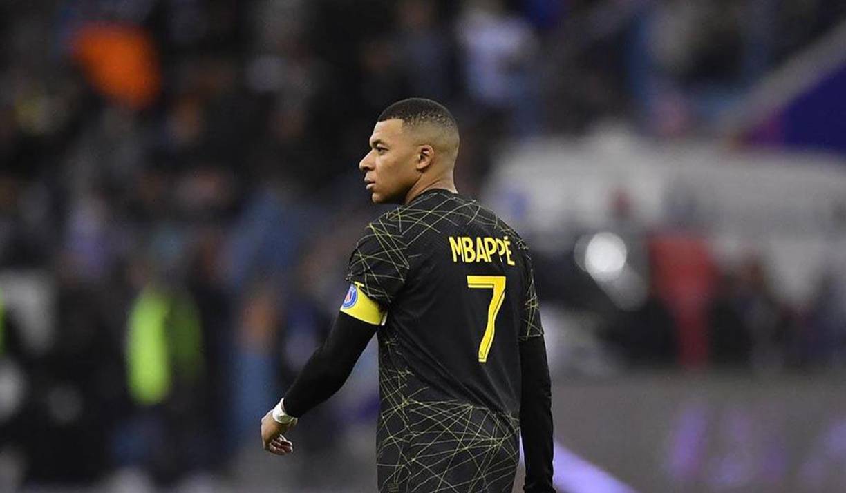 En primera instancia, los árabes habrían puesto sobre la mesa una oferta al <b>PSG</b> de 300 millones de euros por el traspaso de <b>Mbappé</b>, algo que los parisinos para nada verían con malos ojos, pues su ‘figura’ solo tiene un año de contrato con ellos, por lo que otros clubes ofrecerían una cantidad mucho menor por la ficha del atacante.