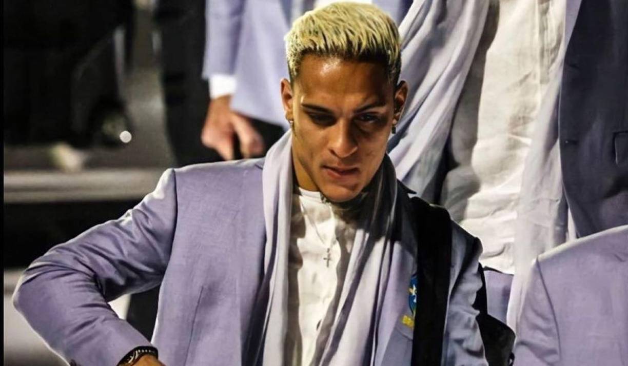  En las últimas horas, la Confederación Brasileña de Fútbol (CBF) decidió marginar de la lista de convocados del entrenador Fernando Diniz al jugador Antony y en su lugar fue llamado el delantero Gabriel Jesús. 