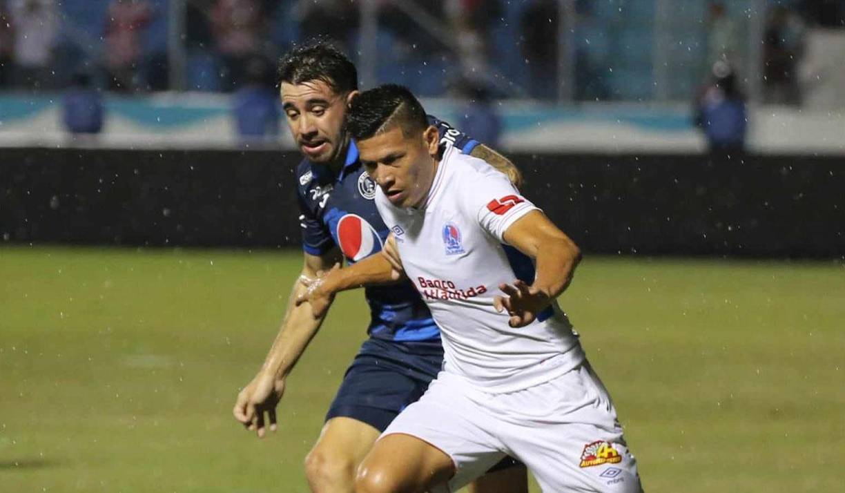 Jonathan Paz y Julián Martínez hicieron dupla en la zaga central del Olimpia y fueron un dolor de cabeza para el argentino Auzmendi del Motagua. 