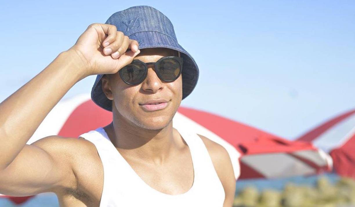 Mbappé decidió pasar unos días en Miami, Estados Unidos. El atacante francés fue captado al lado de una mujer.