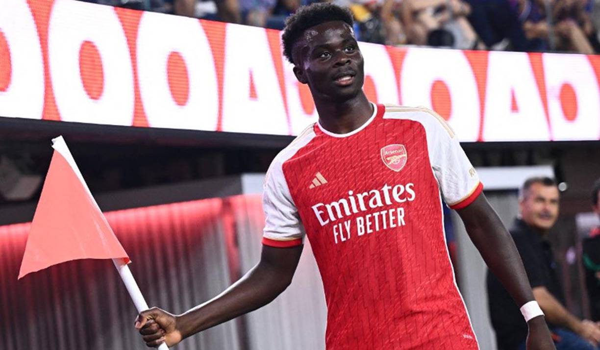 Solo cinco minutos les duró la alegría, ya que Christensen cometió un error garrafal en defensa que dejó solo y frente a Ter Stegen a Saka, quien no perdonó el empate.