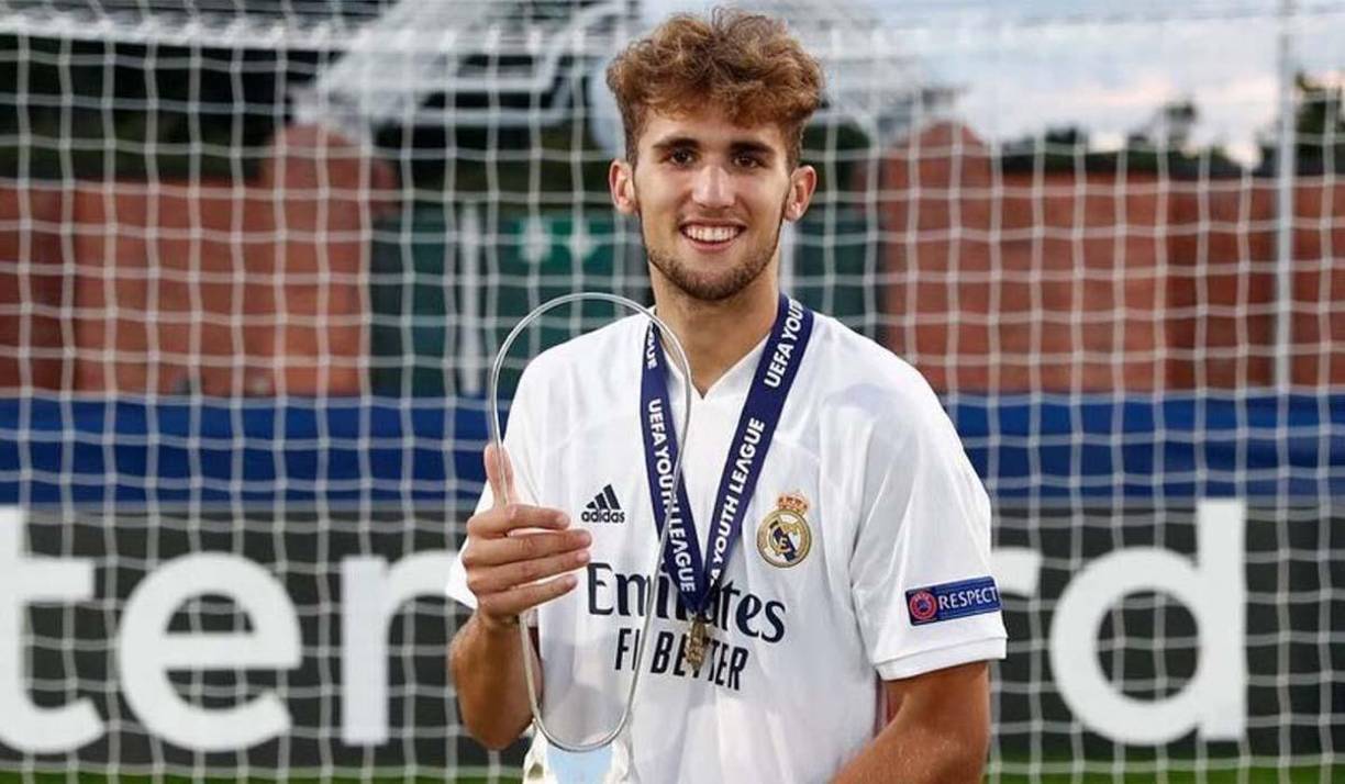 El futbolista español Pablo Ramón Parra deja al Real Madrid y fue cedido a préstamo al CD Mirandés de la Segunda División de España.