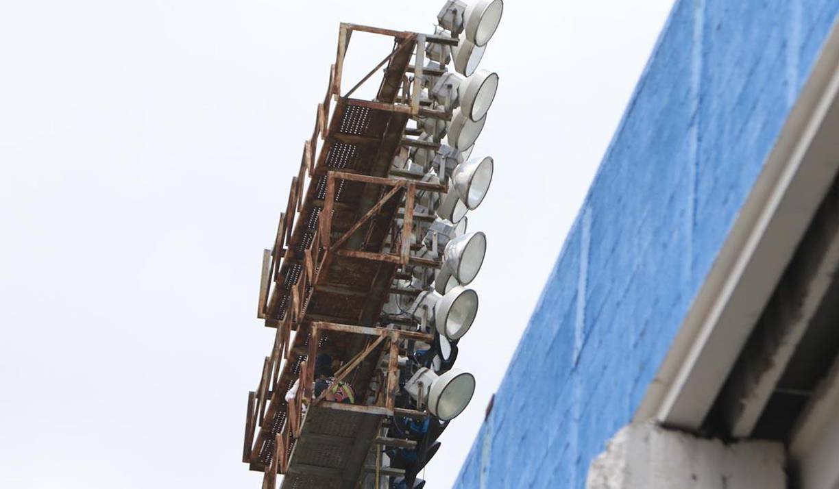 El recinto capitalino presentaba una deficiencia en las dos torres en el sector de Sol, donde solamente se tiene un promedio de 800 lúmenes y lo requerido son 1,000.