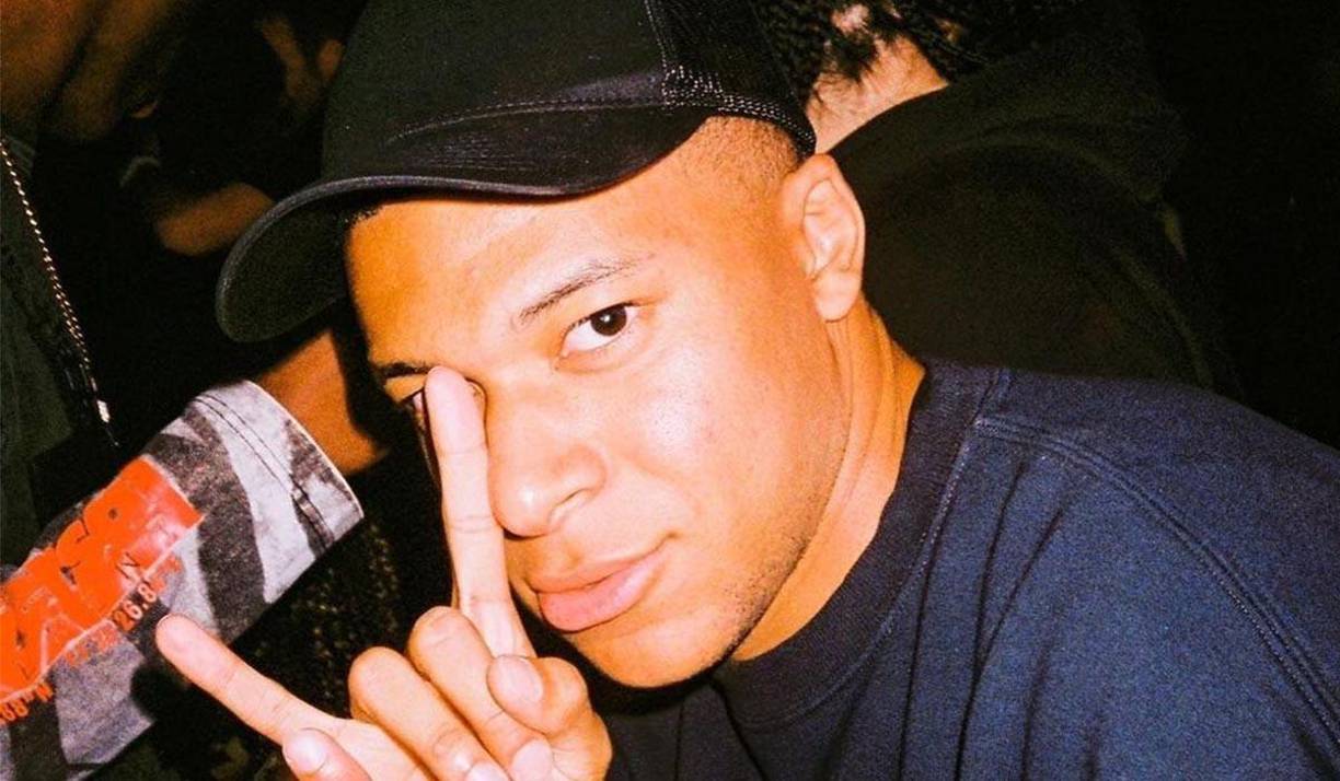 El equipo saudí Al-Hilal ofrece 300 millones de euros para fichar a Kylian Mbappé, una oferta récord que el Paris Saint-Germain (PSG) estaría dispuesto a aceptar si el delantero francés accediera a irse. 