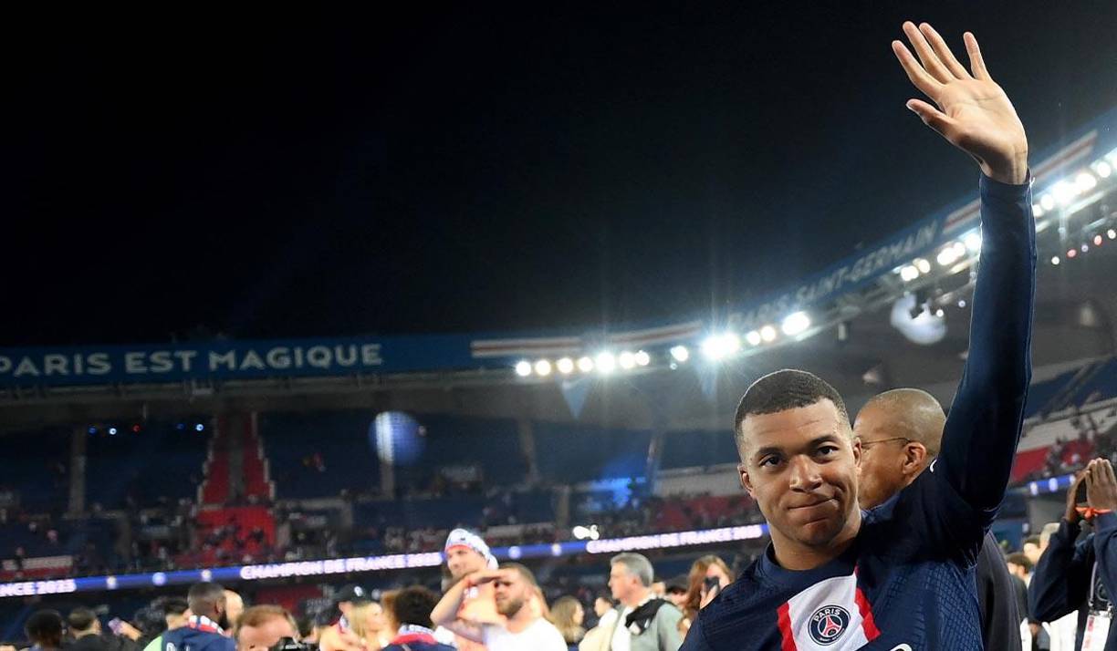El Barça no tiene músculo económico suficiente para afrontar un fichaje de Mbappé, pero sí posee futbolistas de alto nivel y se los ofrecería al PSG a cambio de Mbappé. 