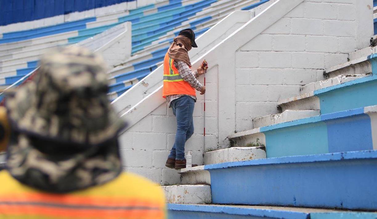 Se viene un cambio en las graderías de sol y ya han comenzado los trabajos de evaluación de las mismas.