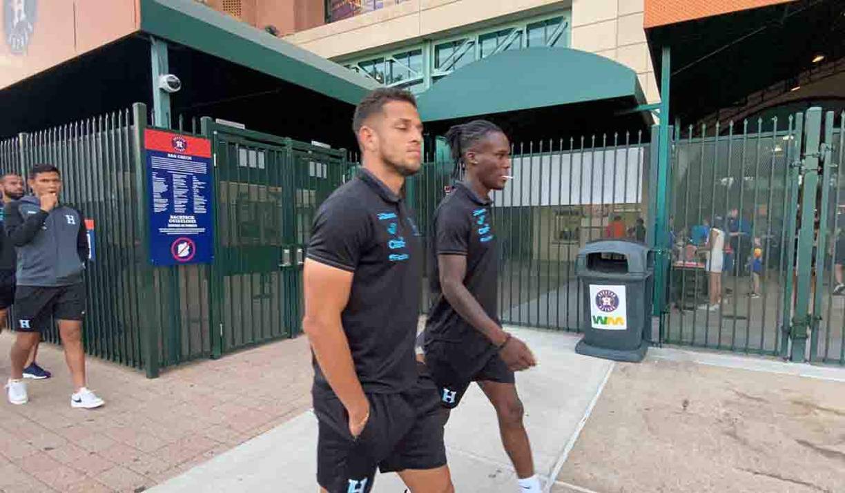 Marcelo Santos junto a Rubilio Castillo en el momento que llegaban al Minute Maid Park. 