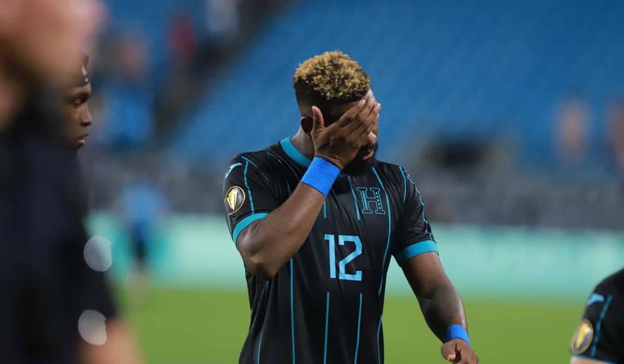 Jorge Benguché no podía creer la eliminación en la fase de grupos de la selección de Honduras.