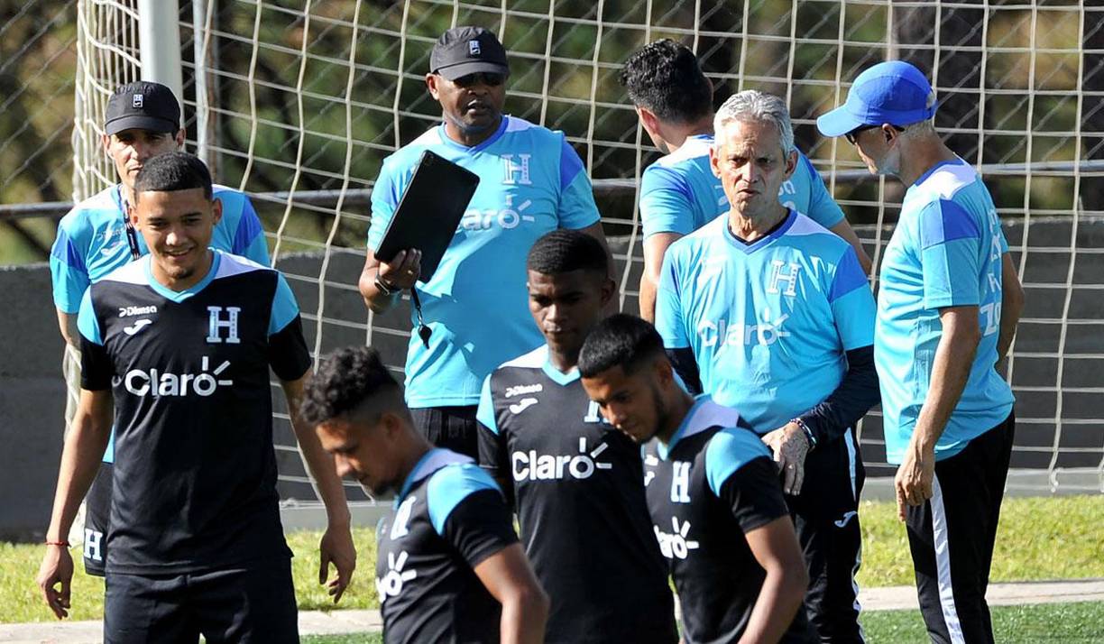 Manos a las obras: Reinaldo Rueda realizó su primer entrenamiento al frente de la selección de Honduras y en la práctica se dieron algunas novedades. 
