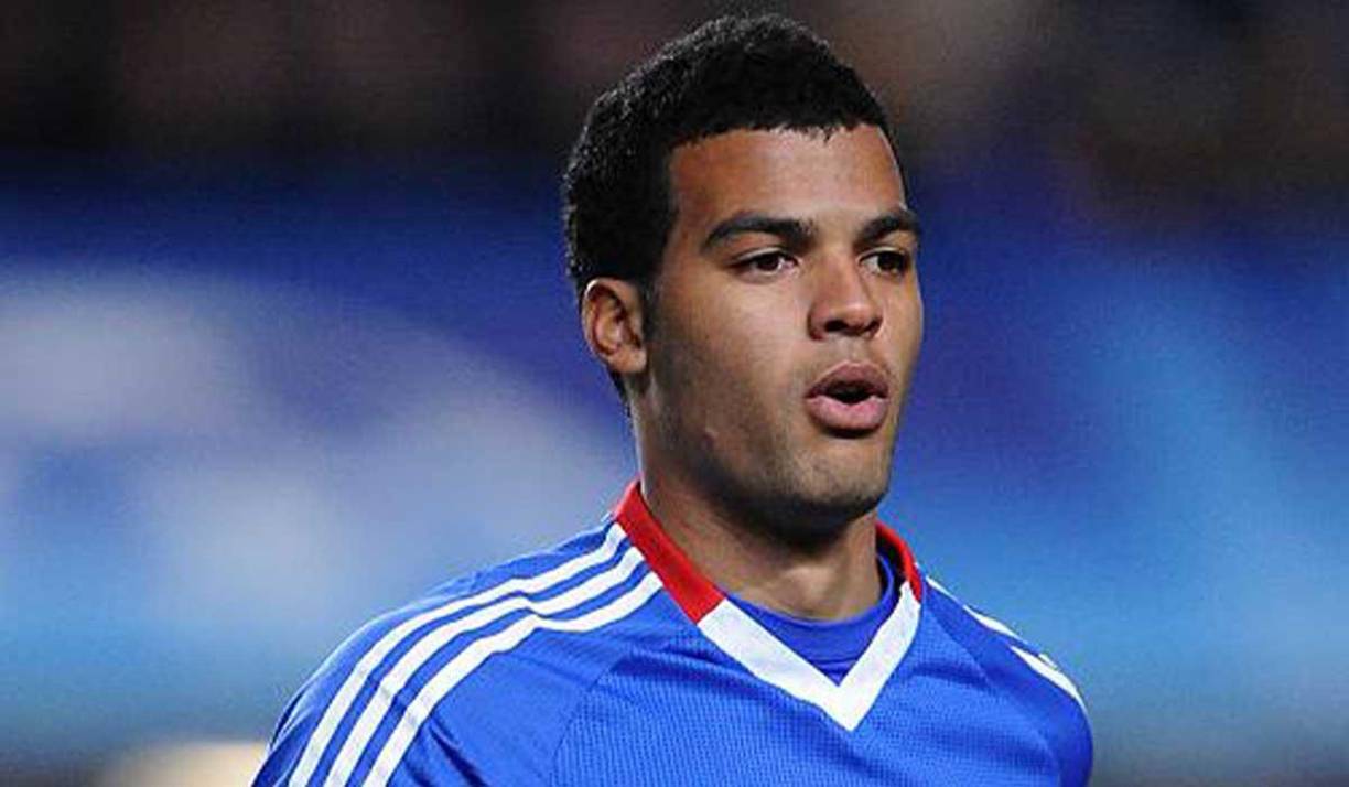 En el 2010, hizo su debut profesional con el Chelsea contra Zilina en la Champions League. 13 años después, Mellis lo ha perdido todo e inclusive vive en la calle.