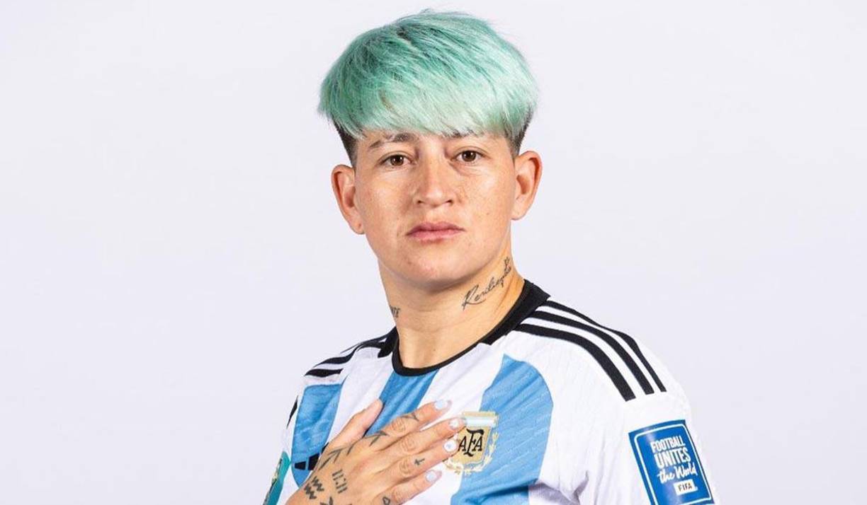 “Por favor basta. No la estoy pasando bien. ¿En qué momento dije que soy anti Messi? Dejen de decir cosas que yo no dije porque de verdad la estoy pasando mal (en medio de un Mundial, representando al país)”, fue la primera frase de su escrito.