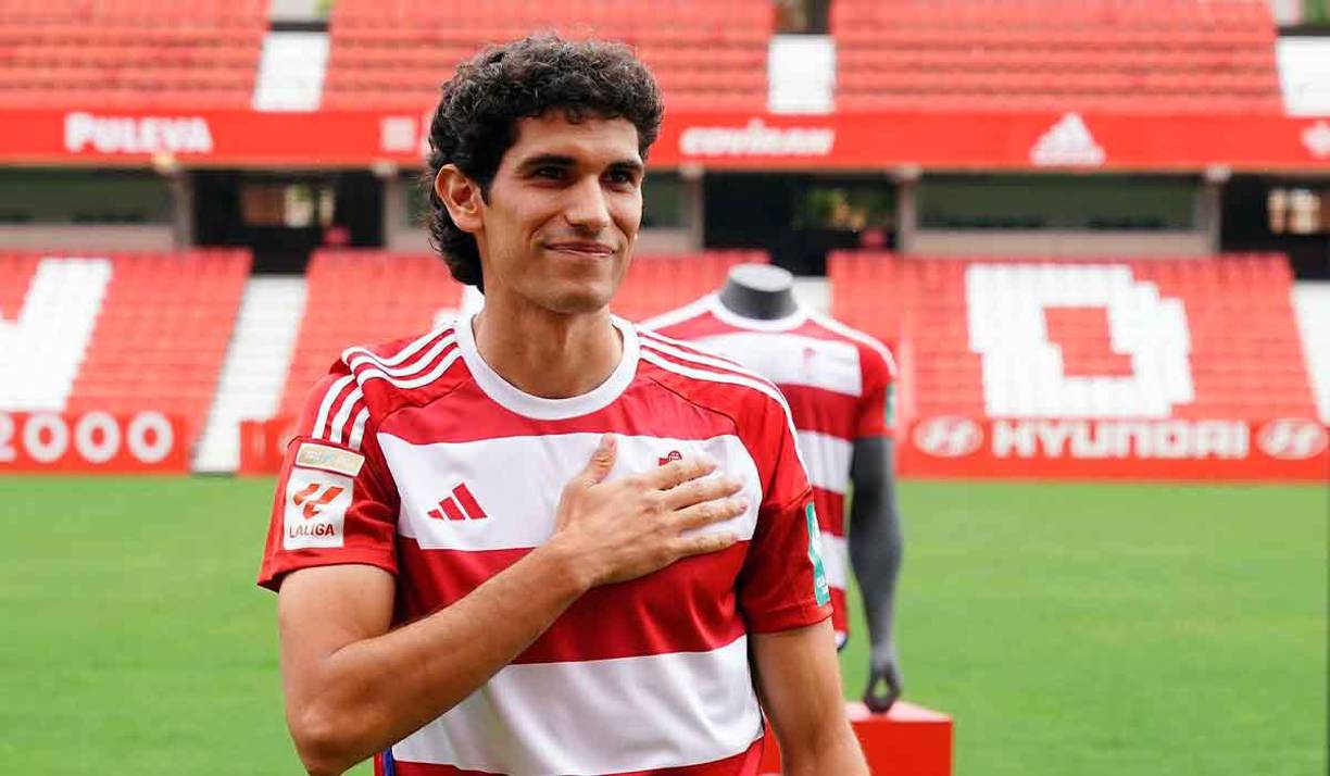 El defensor Jesús Vallejo se marcha del Real Madrid y jugará nuevamente en el Granada. El zaguero fue presentado por su nueva casa. 