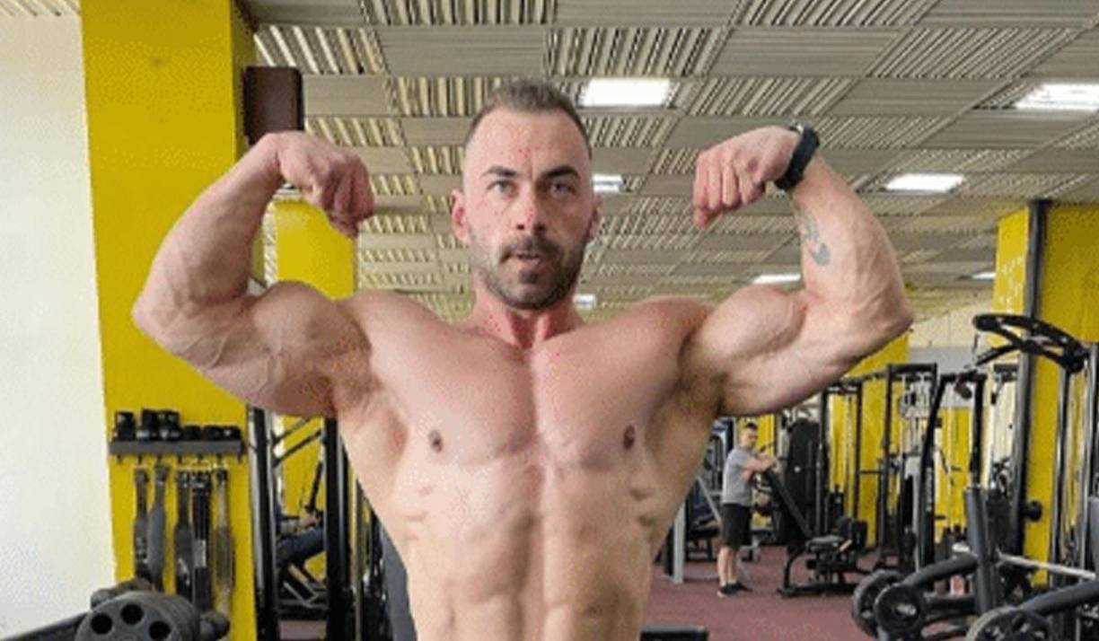 El rumano fue ganador del Campeonato Nacional de Fitness y Culturismo en la categoría de 80 kilogramos. Además, se desempeñaba como preparado físico en un gimnasio local. 