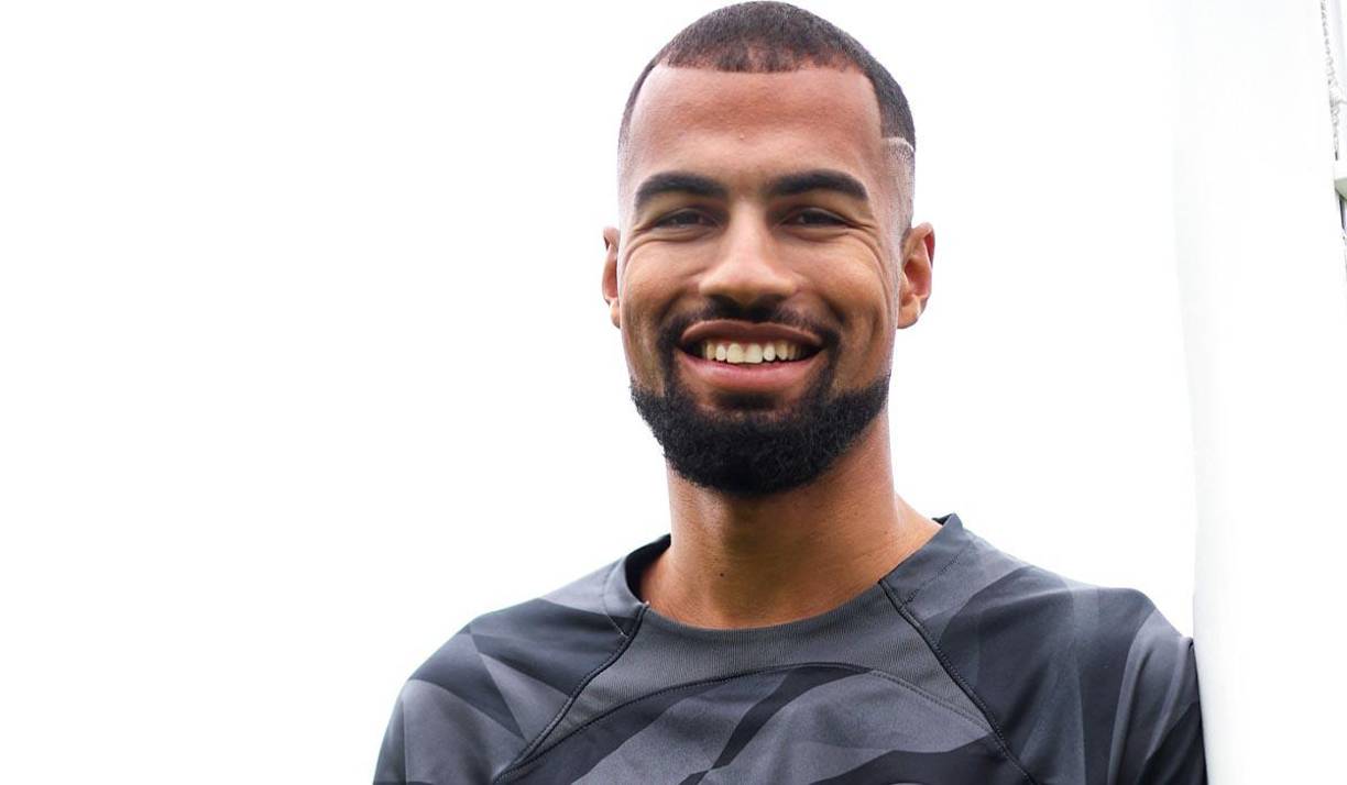 El guardameta español Robert Sanchez fue anunciado como nuevo jugador del Chelsea, llega procedente del Brighton. El monto del traspaso se elevaría a 25 millones de libras (31,8 millones de dólares).