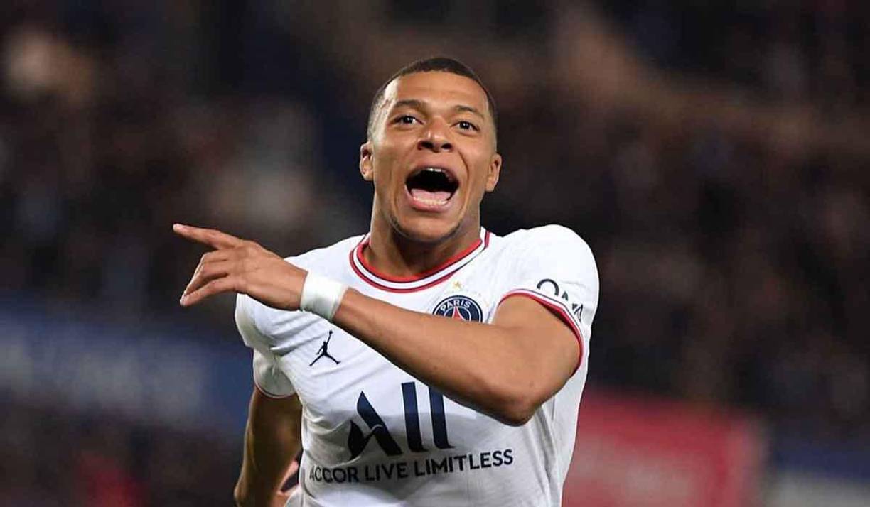 El París Saint Germain ha autorizado a su delantero <b>Mbappé</b> negociar un eventual traspaso al club saudita del Al-Hilal, que ha ofrecido al equipo francés 300 millones de euros (333 millones de dólares) por el pase de la estrella del fútbol galo, informó una fuente cercana a las discusiones. El PSG acepta la oferta del equipo saudí por Kylian.
