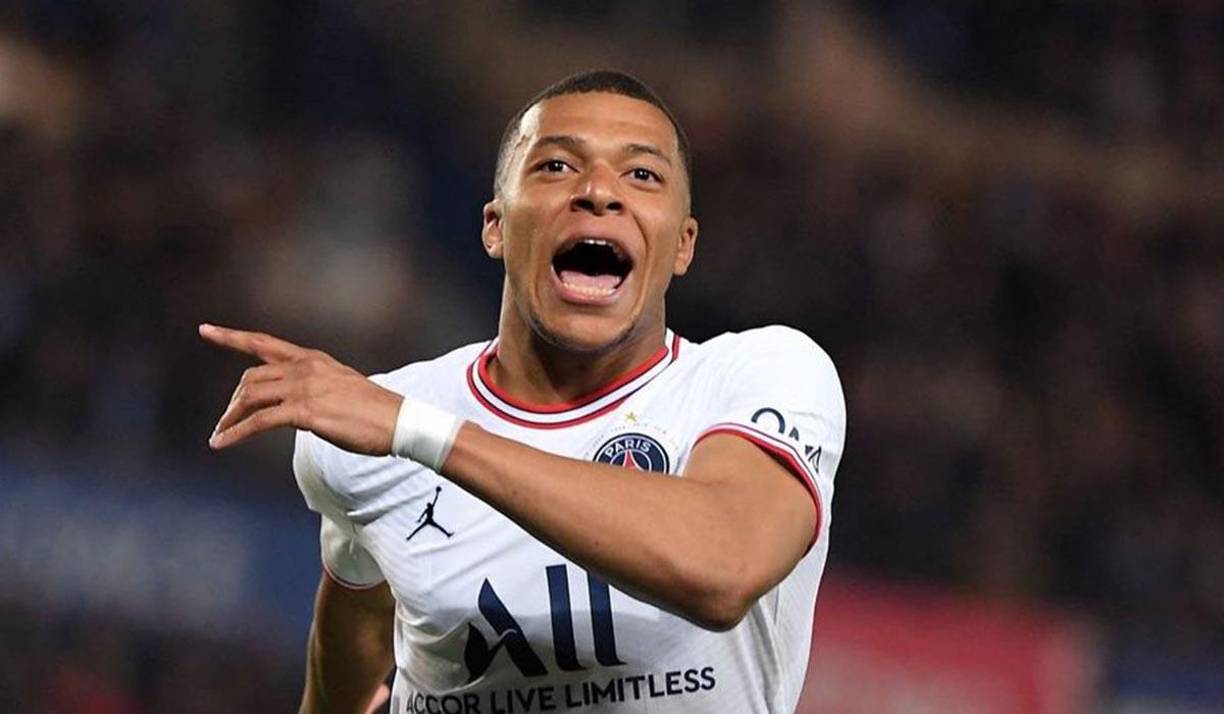 Según la información de Fabrizio Romano, el cuadro saudí tuvo un primer contacto con el PSG y le ofreció 300 millones de euros por la transferencia de Mbappé. Por ahora, todo está en manos del jugador.