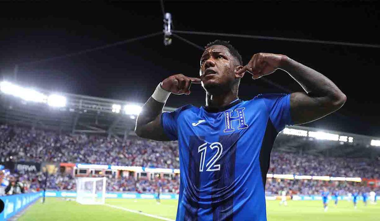  “Estoy en Honduras, pero nunca en mi vida me había pasado algo así. El tipo nos dice que son 100 lempiras, y ellos cobraban 50 lempiras a unos y 100 a otros. Querían golpearnos, eso es lo que les digo”, explicó el atacante mediante un Instagram Live.