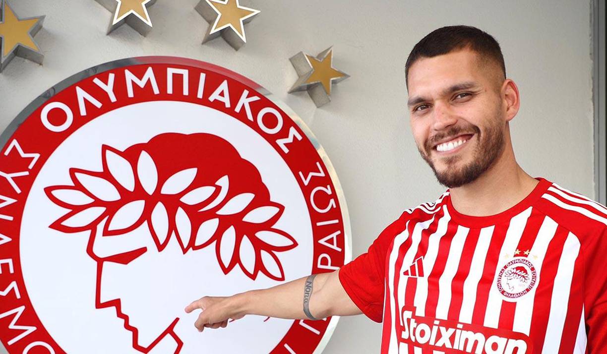 El defensor argentino Nicolás Freire fue anunciado como refuerzo de Olympiacos de Grecia, llega procedente de los Pumas de México. Llega cedido por un año y con opción de compra.