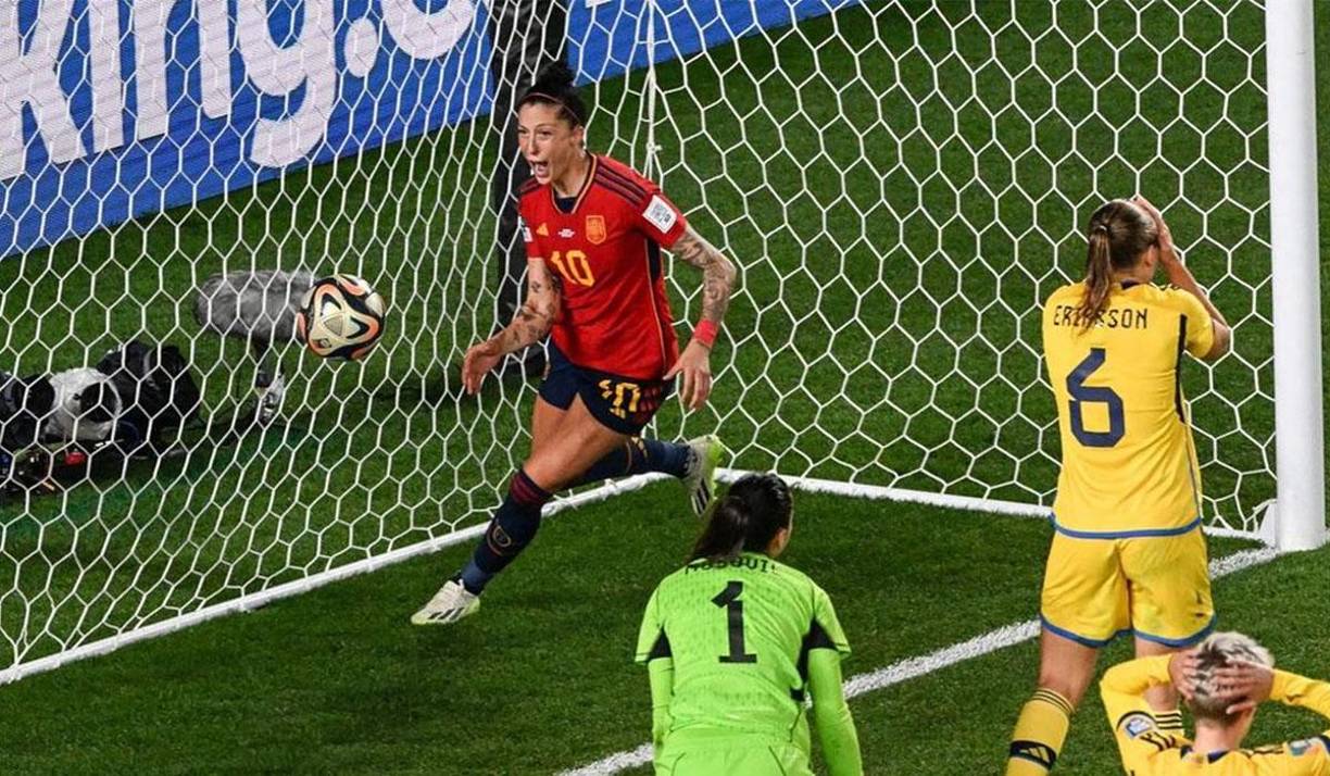 ”No se puede dar más vueltas a un gesto de amistad y gratitud, hemos ganado un Mundial y no vamos a desviarnos de lo importante”, añadió-.