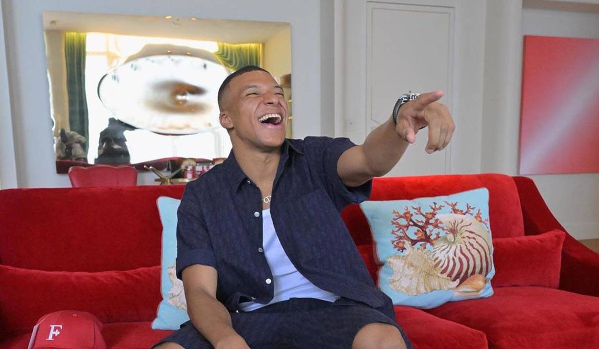 Muchos medios llegaron a pensar sobre un romance de Mbappé con la chica que lo acompañó en Miami. Sin embargo, al final se investigó que se trataba de su hermanastra.