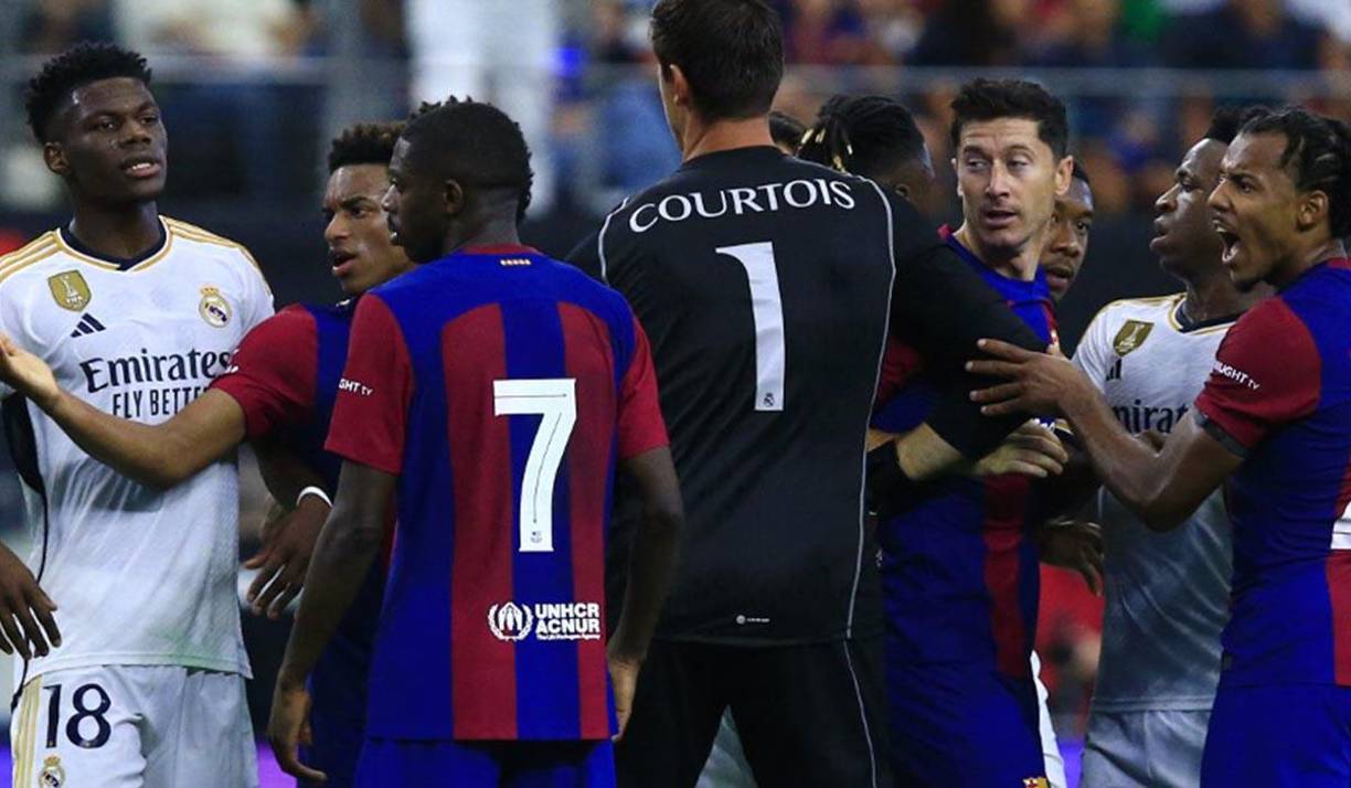 Una batalla campal se vivió en el tramo final del primer tiempo. 