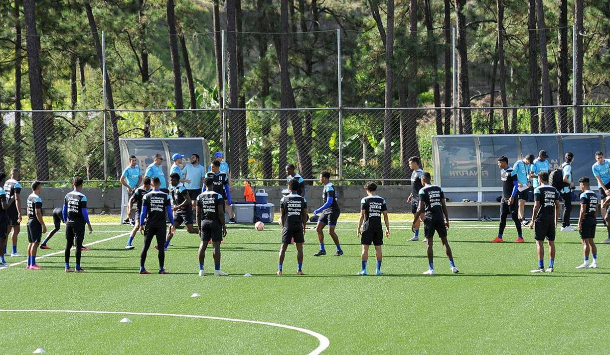 El portero del Vida, José Valdéz, los del Real España, Cristian Canales, Bayron Castillo y Deifer Chávez, que ni han debutado en Liga Nacional formaron parte de esta convocatoria.