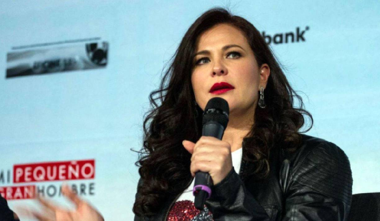 Por su parte, Arleth Terán negó la supuesta relación en el 2016 durante una emisión del programa “Al Extremo”. Según declaró, todo se trató de una “cortina de humo” y de un intento de los medios de comunicación para aumentar sus ventas.