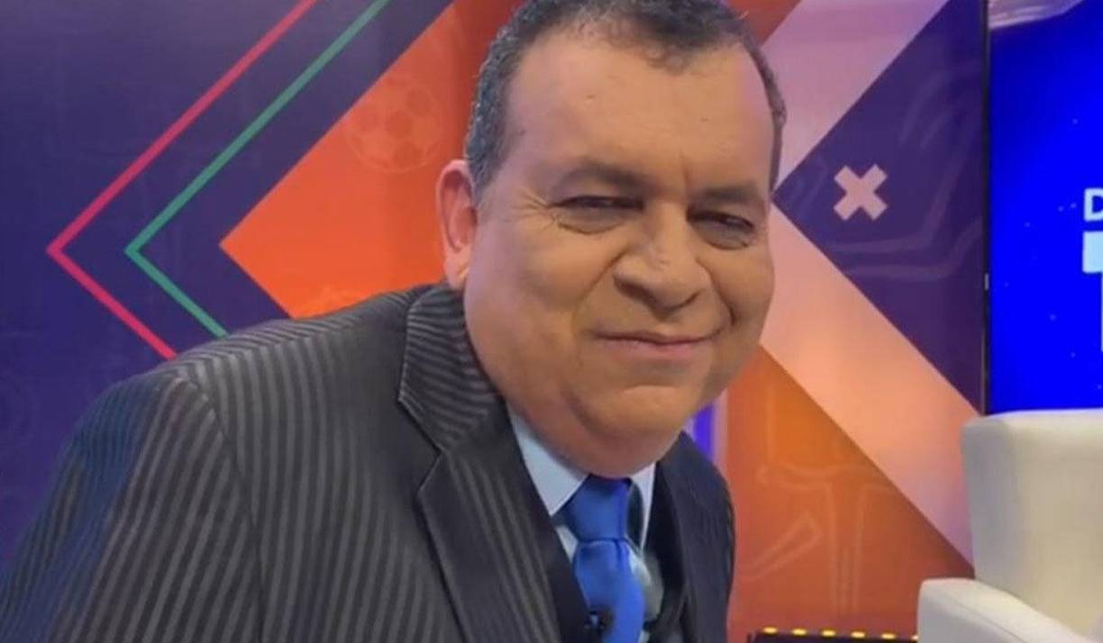 Ponce Morazán siguió: “Esta periodista deportiva que es de Tegucigalpa, le debe 10 mil dólares, una suma de 250 mil lempiras y él se siente bajado. A mí me da pena decírselo porque dicen que está acostumbrada a realizar eso con varios hombres”. 