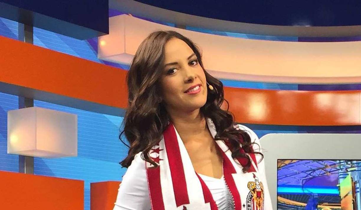 Karen Manzano: Linda periodista mexicana.