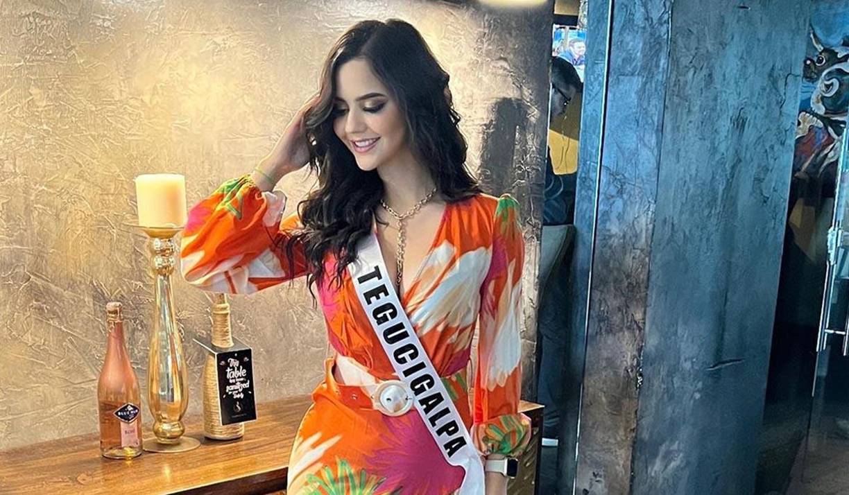 Zu Clemente confesó que sí “he recibido arreglos florales, vienen anónimos y no sé quién los manda”.