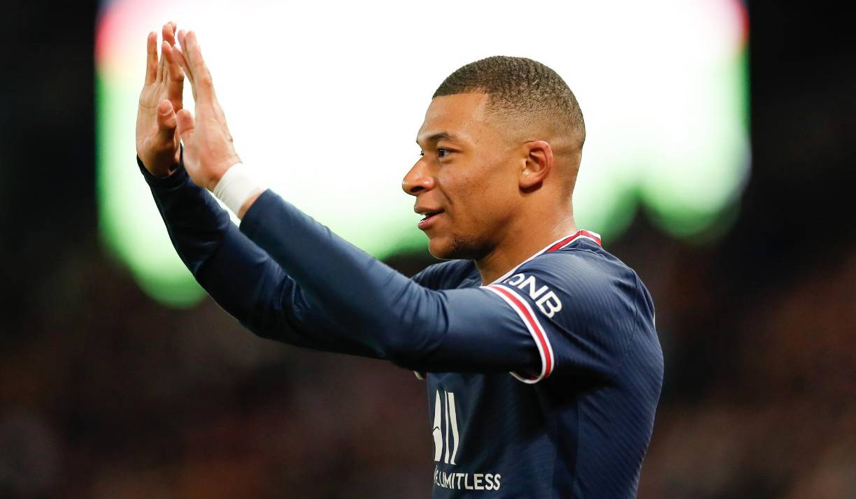 Según el diario L’Equipe,, PSG considera ofrecer a Mbappé el puesto de ‘estrella número 1’ dentro de la plantilla. 