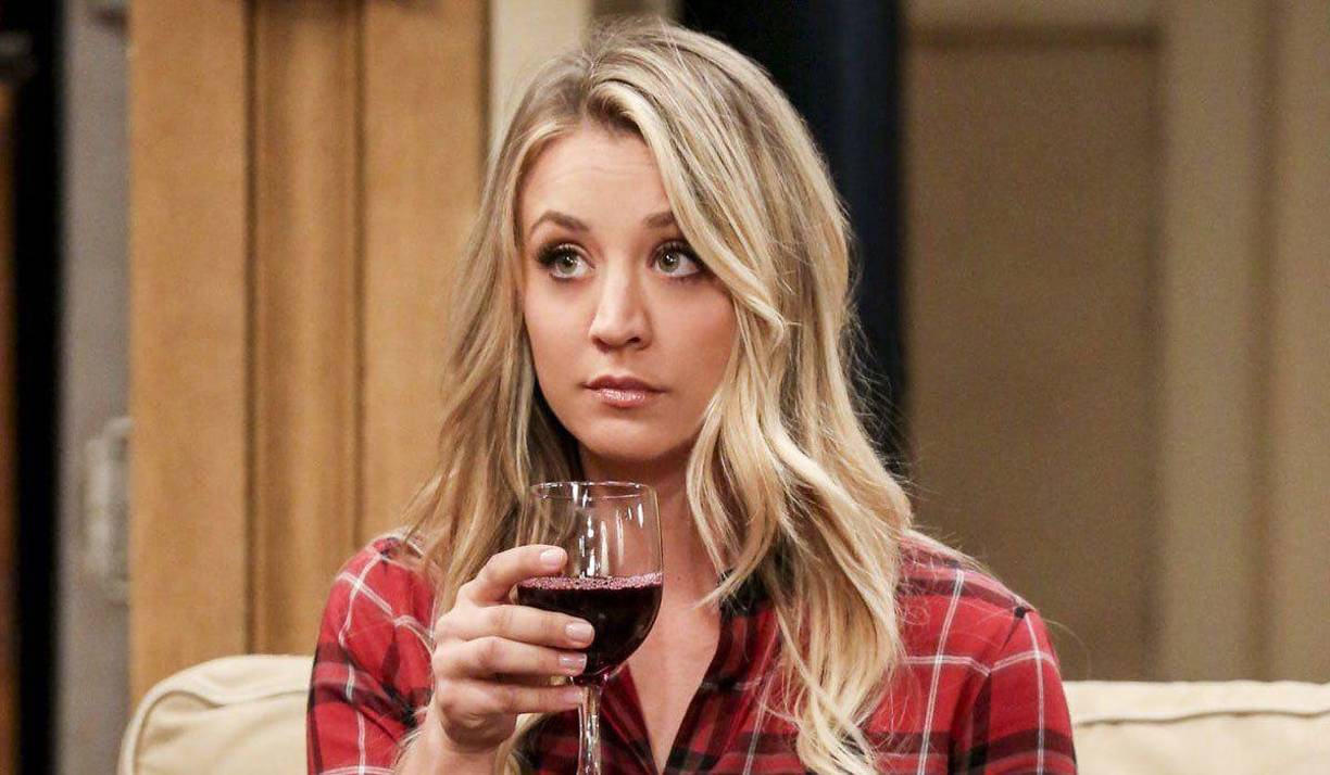 A Kaley Cuoco casi le amputan una pierna tras un accidente de equitación.