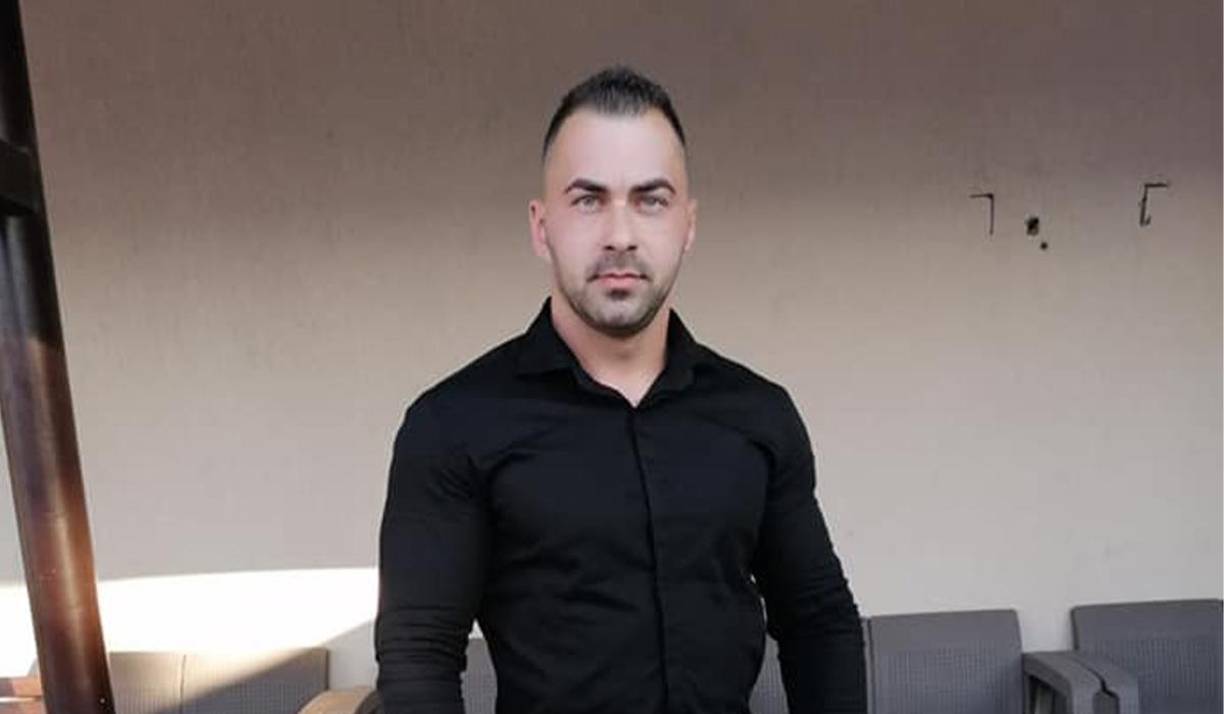 Sus familiares y allegados se han despertado conmocionados con la noticia de su fallecimiento mientras disfrutaba de un viaje de pesca con un amigo.