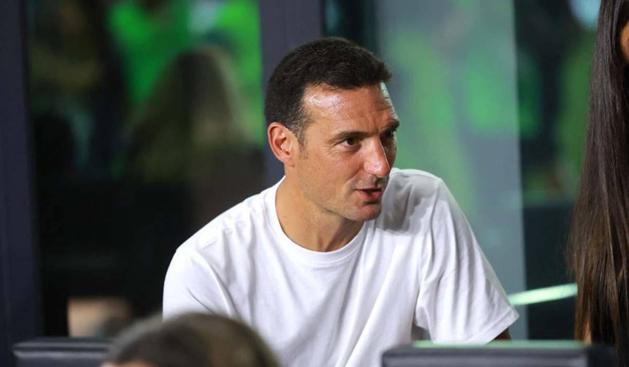 Lionel Scaloni, DT de la selección de Argentina, tomó la decisión de ir a visitar a Messi. 