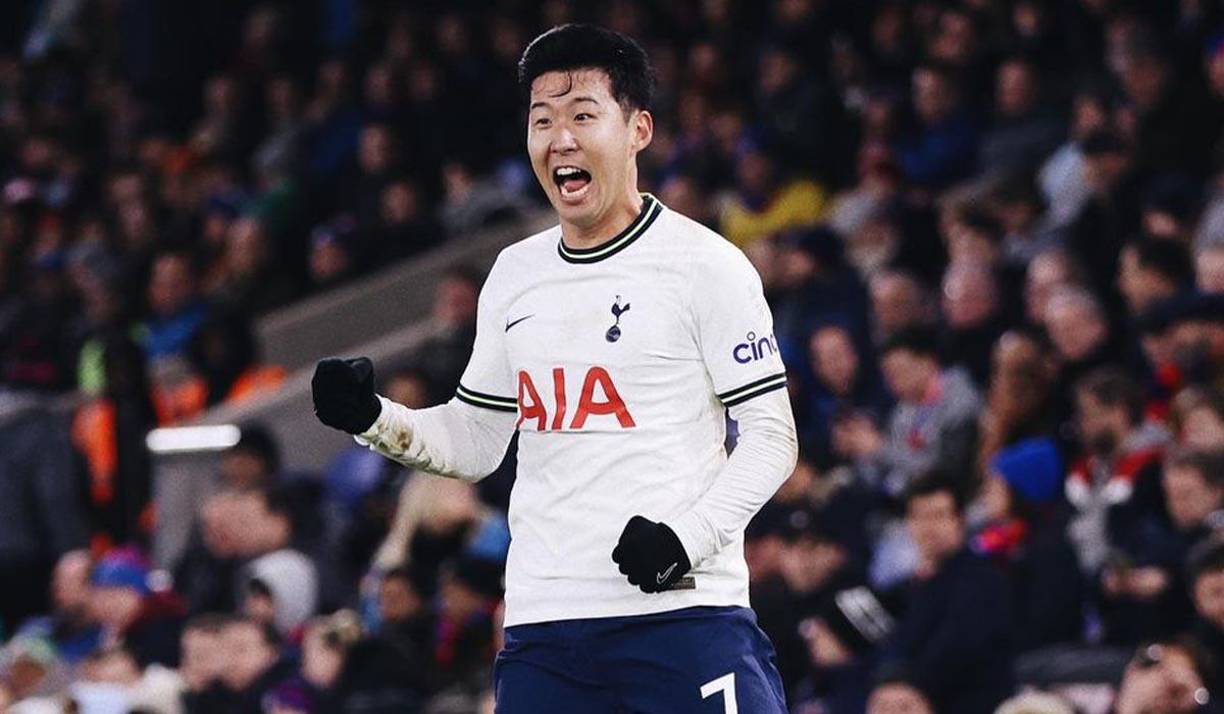 Heung-min Son tiene ofertas irrechazables de Arabia Saudita, pero confirma que se queda en el Tottenham. “Si quisiera estar allí, no estaría aquí ahora. Obviamente el dinero es importante, pero sueño con jugar en la Premier League y aún quedan cosas por hacer. La temporada pasada sufrí mucho y este año quiero mostrarle a la gente al Son que conocen”, aseguró el atacante surcoreano.