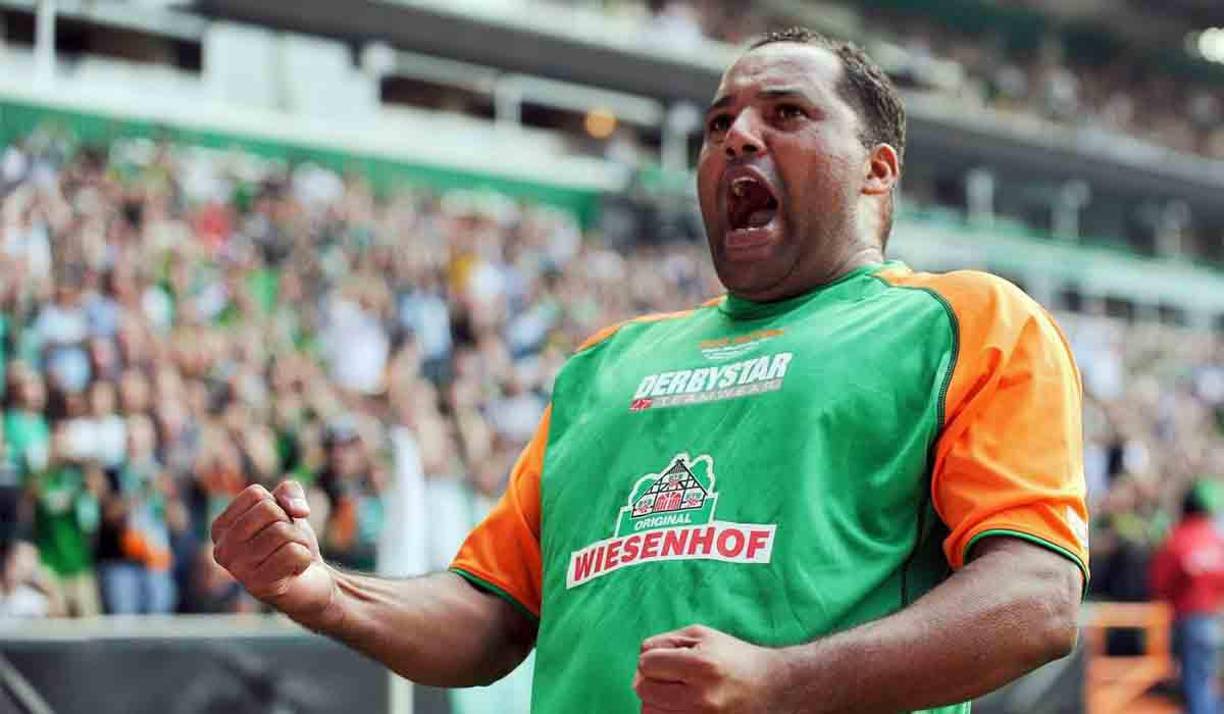 Ailton: Exdelantero brasileño que terminó en bancarrota debido a su mala inversión.