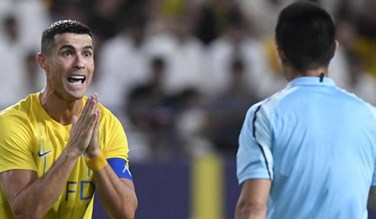 Cristiano Ronaldo no pudo contener su frustración por el arbitraje en la Champions League asiática y lo que hizo en Arabia Ssudita ha generado mucha indignación.
