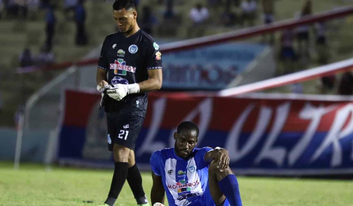 Tras el final del juego, el central Dabirson Castillo del Victoria terminó decepcionado por el resultado.