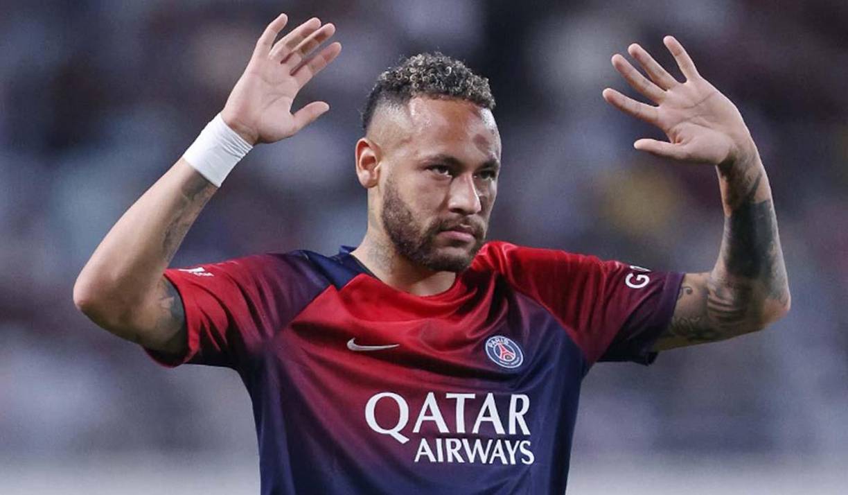 Según medios franceses, la salida de Neymar del PSG habría provocado que Mbappé decidiera seguir en el club parisino. 