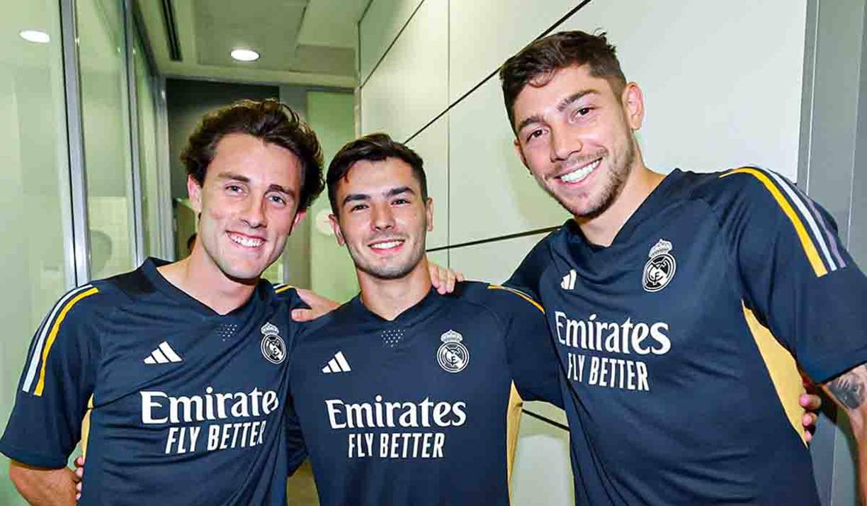 Brahim Díaz fue recibido por Odriozola y Fede Valverde en su regreso al Real Madrid.
