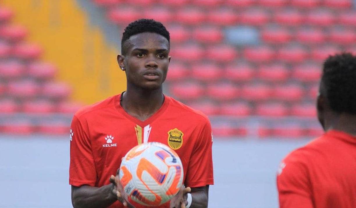 Daniel Carter Bodden: El joven delantero del Real España cuenta con 19 años de edad y es una de las grandes sorpresas en la convocatoria.